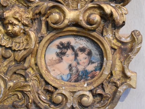 UNUSUAL TRIPTYCH OF WATERCOLOUR MINIATURES IN CARVED GILTWOOD FRAME - ADDITIONAL PHOTO 5