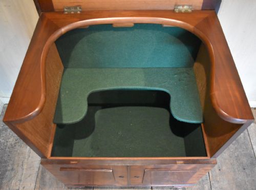 FINE QUALITY MAHOGANY COMMODE CHEST - ADDITIONAL PHOTO 6