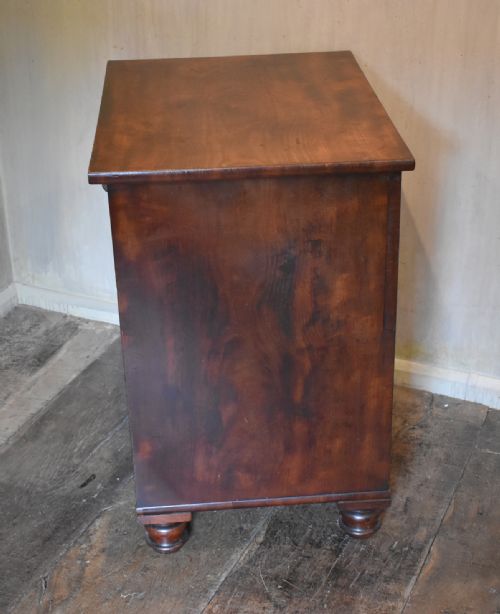 FINE QUALITY MAHOGANY COMMODE CHEST - ADDITIONAL PHOTO 8