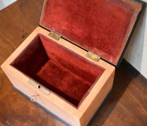 FINE QUALITY BOX IN SOLID MARBLE - ADDITIONAL PHOTO 8