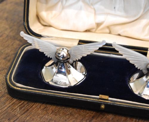 UNUSUAL BOXED PAIR OF SILVER WINGED KNIFE RESTS - ADDITIONAL PHOTO 1