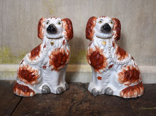 fine pair of victorian staffordshire spaniel dogs - CATEGORY: ANTIQUE CERAMICS - DATED 1860