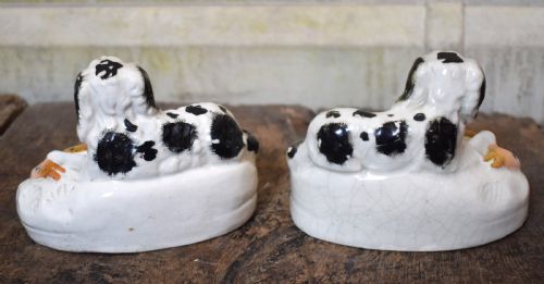 PAIR OF STAFFORDSHIRE POTTERY DOG QUILL HOLDERS - ADDITIONAL PHOTO 5