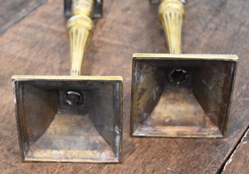 FINE PAIR OF GEORGIAN BRASS CANDLESTICKS - ADDITIONAL PHOTO 3