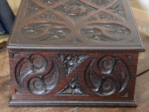 FINE CARVED OAK GOTHIC REVIVAL BOX - ADDITIONAL PHOTO 4