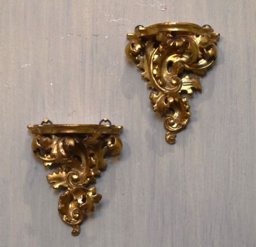pair of small giltwood wall brackets - CATEGORY: ANTIQUE MISCELLANEOUS - DATED 1900