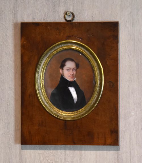 fine french miniature portrait of a gentleman - CATEGORY: ANTIQUE ART - DATED 19TH CENTURY