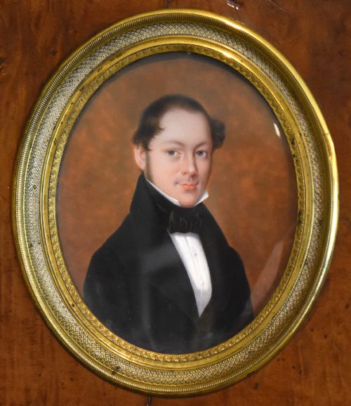 FINE FRENCH MINIATURE PORTRAIT OF A GENTLEMAN - ADDITIONAL PHOTO 2
