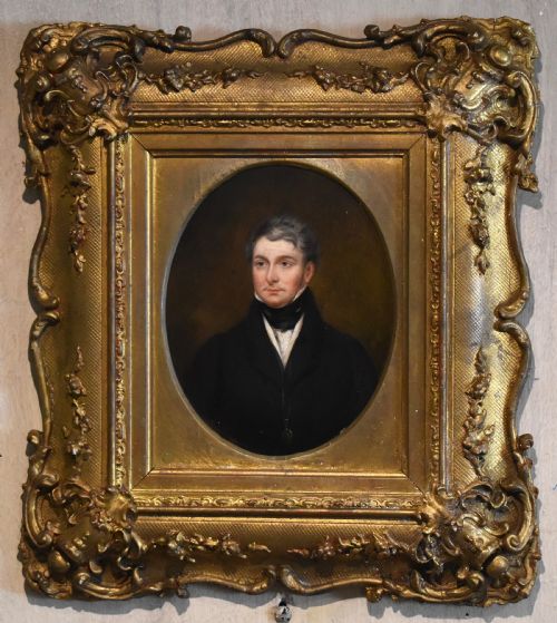 SMALL EARLY VICTORIAN PORTRAIT OF A GENTLEMAN - ADDITIONAL PHOTO 1