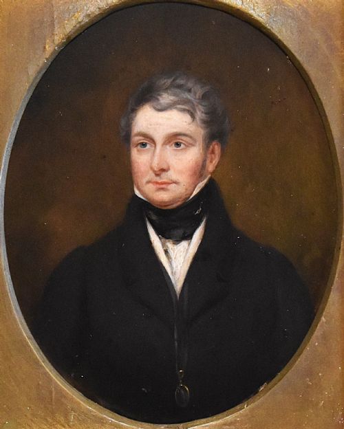 SMALL EARLY VICTORIAN PORTRAIT OF A GENTLEMAN - ADDITIONAL PHOTO 3