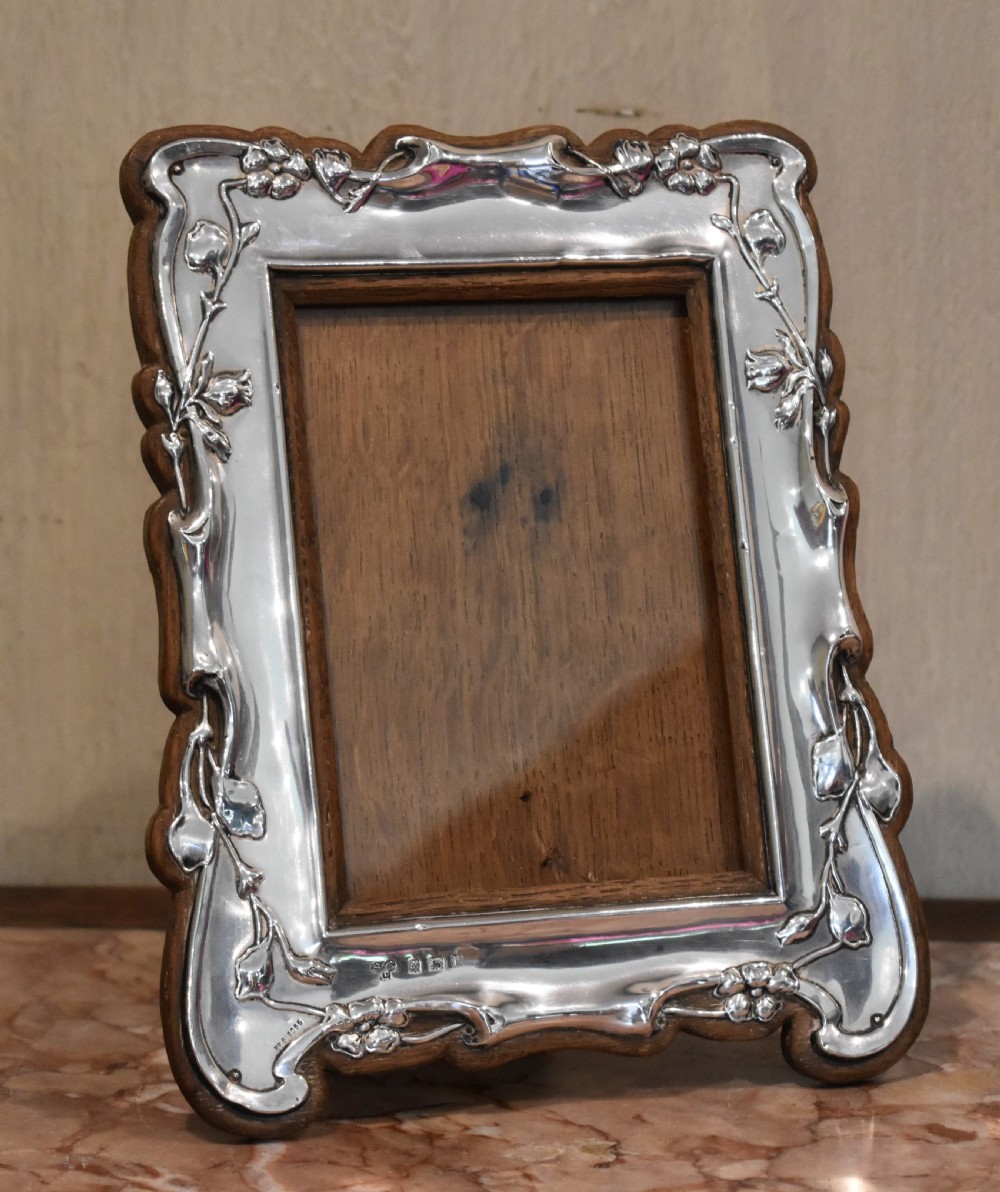 Fine Art Nouveau silver photo frame
