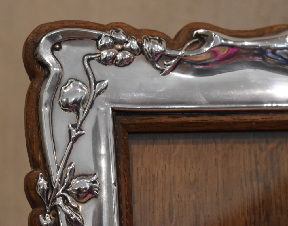Fine Art Nouveau silver photo frame View II