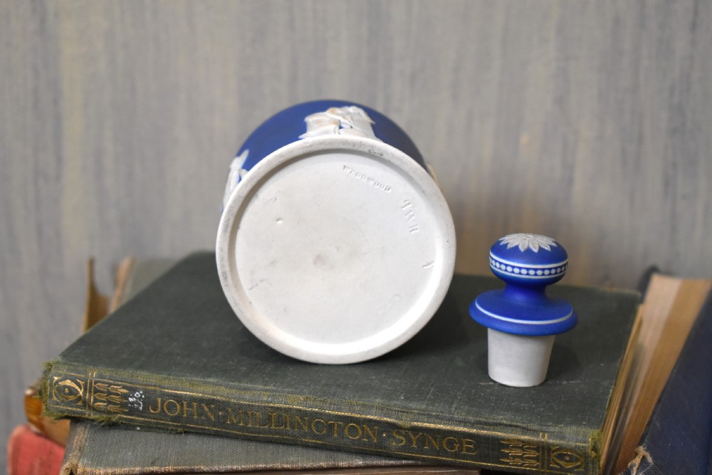 Fine wedgwood jasperware perfume bottle View IV
