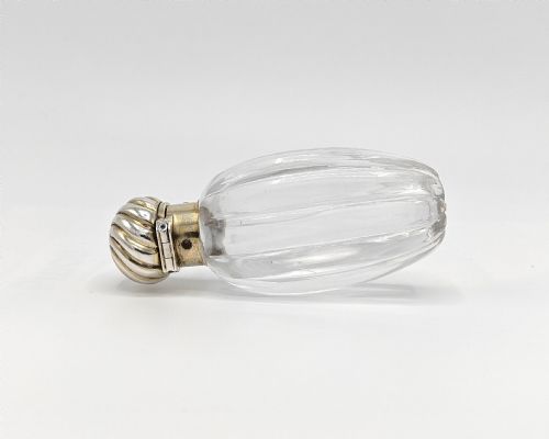 RIBBED GLASS SCENT BOTTLE WITH SILVER TOP BY GEORGE BRACE LONDON 1887 - ADDITIONAL PHOTO 4