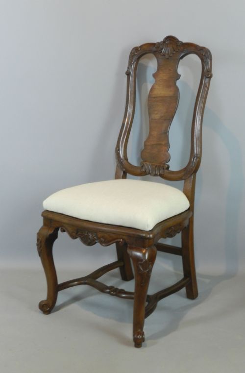 CONTINENTAL SET OF FOUR QUEEN ANNE STYLE WALNUT CHAIRS - ADDITIONAL PHOTO 6