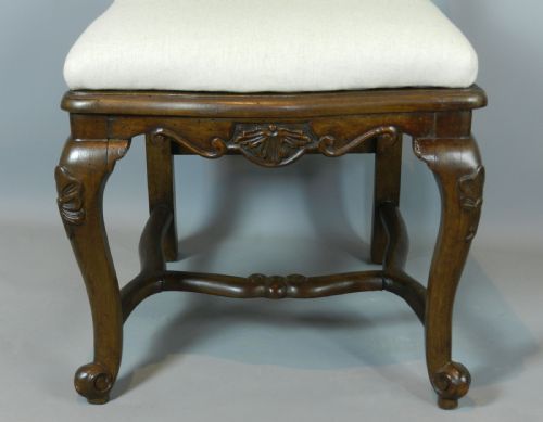 CONTINENTAL SET OF FOUR QUEEN ANNE STYLE WALNUT CHAIRS - ADDITIONAL PHOTO 7