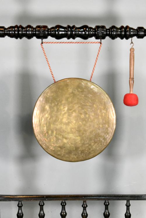 LARGE FRAMED DINNER GONG IN MAHOGANY - ADDITIONAL PHOTO 5