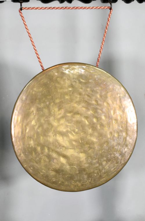 LARGE FRAMED DINNER GONG IN MAHOGANY - ADDITIONAL PHOTO 6