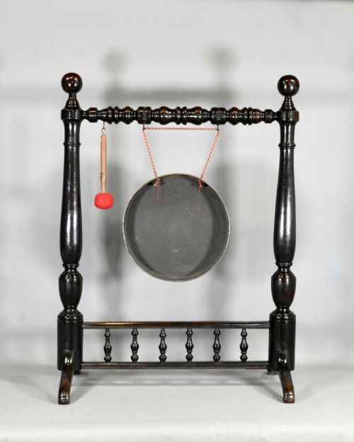 LARGE FRAMED DINNER GONG IN MAHOGANY - ADDITIONAL PHOTO 8