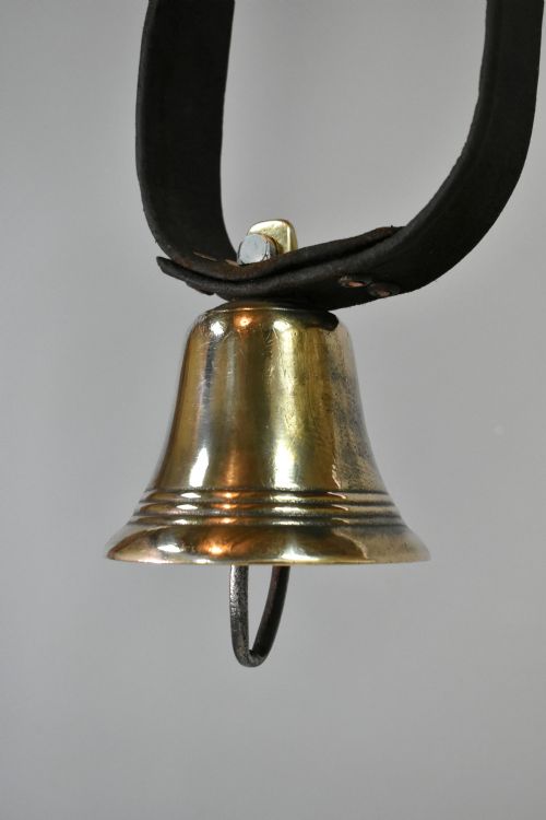 ANTIQUE PYRENEES MOUNTAIN COW BELL IN BRASS - ADDITIONAL PHOTO 1
