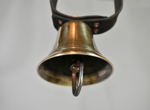 ANTIQUE PYRENEES MOUNTAIN COW BELL IN BRASS - ADDITIONAL PHOTO 4