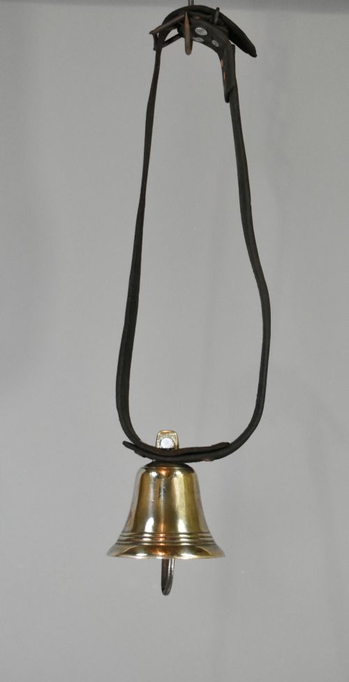 ANTIQUE PYRENEES MOUNTAIN COW BELL IN BRASS - ADDITIONAL PHOTO 5