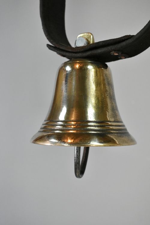 ANTIQUE PYRENEES MOUNTAIN COW BELL IN BRASS - ADDITIONAL PHOTO 7