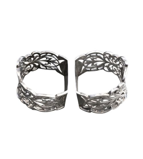 fig 3. A pair of Edwardian pierced sterling silver napkin rings with unengraved cartouches presented in a dark velvet-lined fitted box.