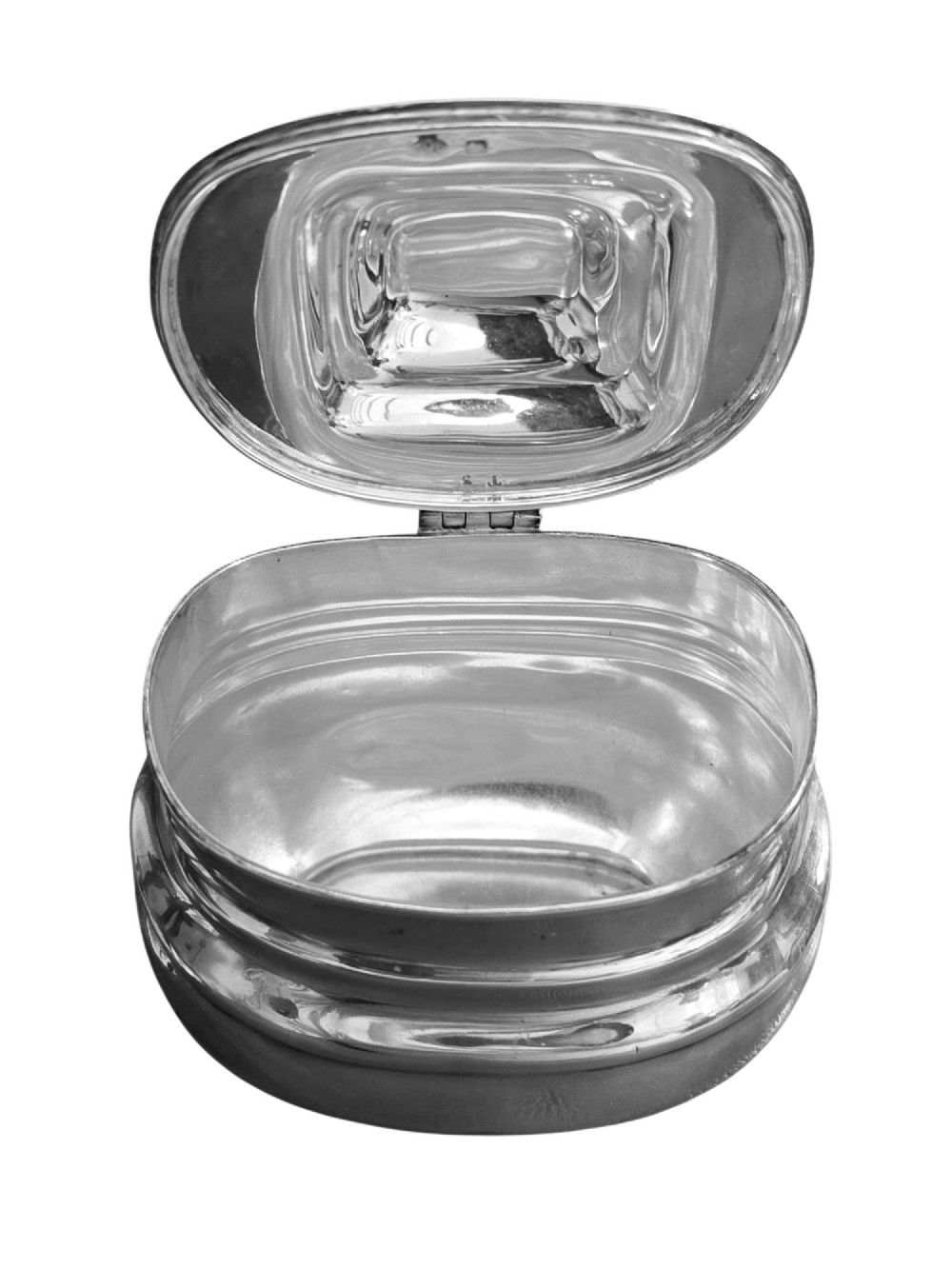An Edwardian sterling silver tea caddy featuring a bulbous body, stepped lid, and urn-shaped finial. View V