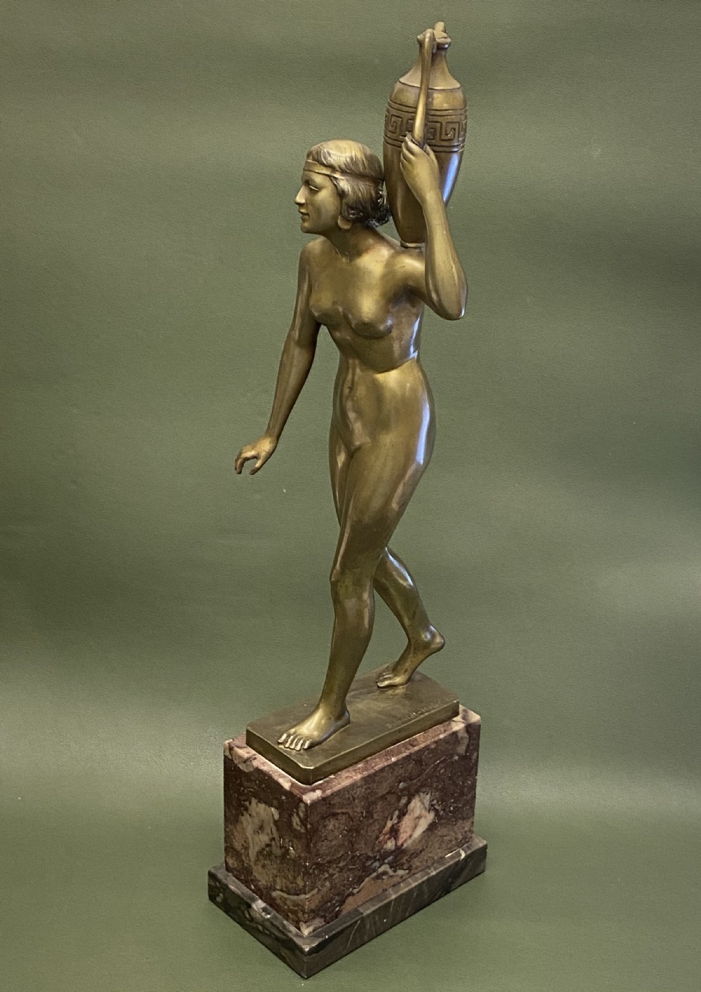 Schmidt-Hofer - Bronze female nude with 'amphora' on marble base. Signed.