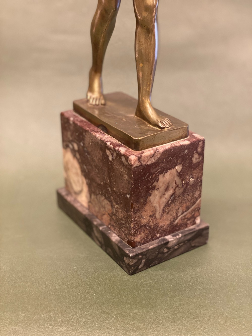 Schmidt-Hofer - Bronze female nude with 'amphora' on marble base. Signed. View IV