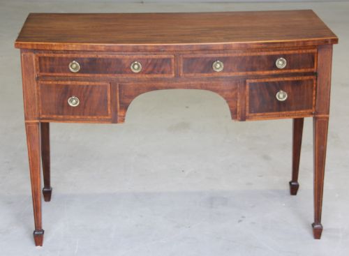 An Edwardian Mahogany Dressing Table.