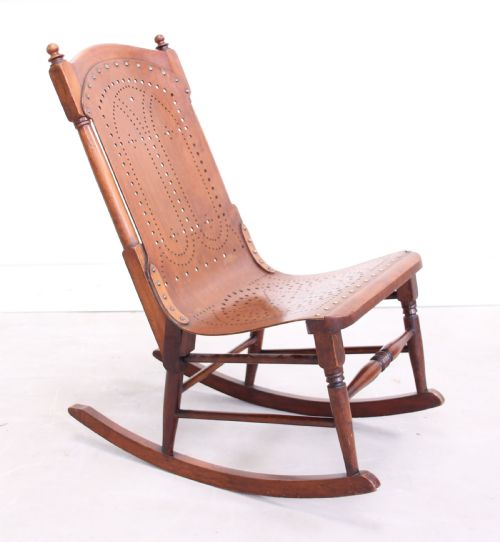 fig 1. A 19TH CENTURY AMERICAN ROCKING CHAIR