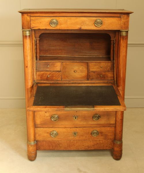 fig 2. A 19TH CENTURY FRENCH WALNUT SECRETAIRE