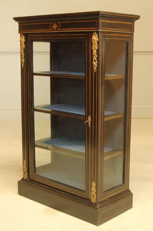 fig 2. A VICTORIAN EDONIZED PEIR CABINET