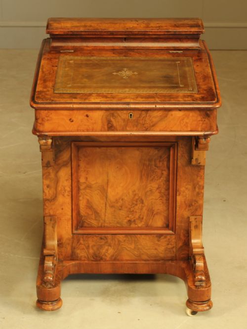 fig 1. A VICTORIAN BURR WALNUT DAVENPORT