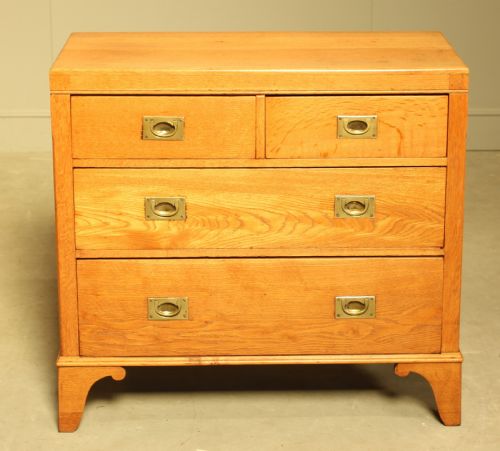 fig 1. AN EARLY 20TH CENTURY OAK CHEST OF DRAWERS