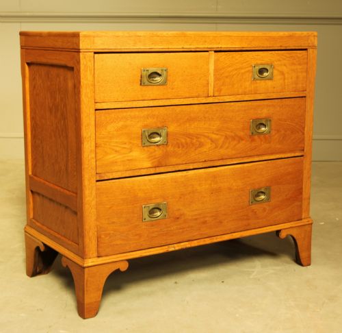 fig 2. AN EARLY 20TH CENTURY OAK CHEST OF DRAWERS
