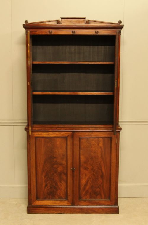 fig 1. A WILLIAM IV MAHOGANY LIBRARY BOOKCASE DISPLAY