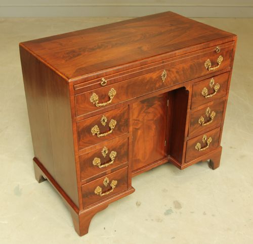 A GEORGE III CURL MAHOGANY KNEEHOLE DESK - ADDITIONAL PHOTO 4