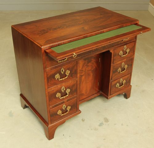 A GEORGE III CURL MAHOGANY KNEEHOLE DESK - ADDITIONAL PHOTO 7