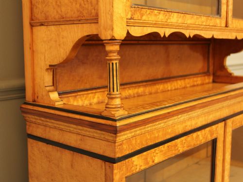 A VICTORIAN BIRD'S EYE MAPLE DISPLAY CABINET - ADDITIONAL PHOTO 4
