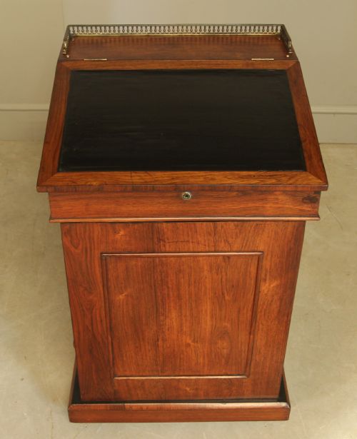 AN EARLY 19TH CENTURY ROSEWOOD DAVENPORT - ADDITIONAL PHOTO 5