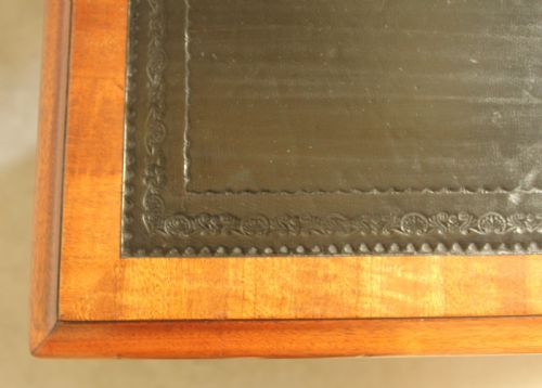 AN EARLY 20TH CENTURY MAHOGANY LARGE PARTNERS DESK - ADDITIONAL PHOTO 8