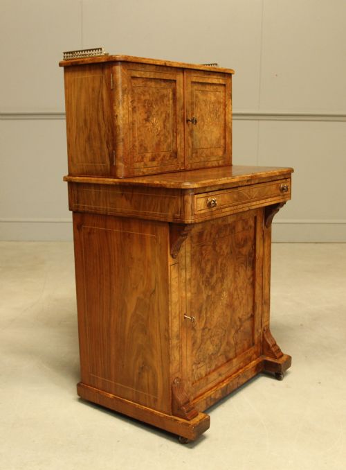 fig 1. A VICTORIAN BURR WALNUT DAVENPORT
