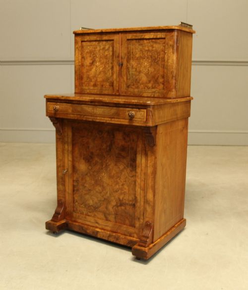 fig 2. A VICTORIAN BURR WALNUT DAVENPORT