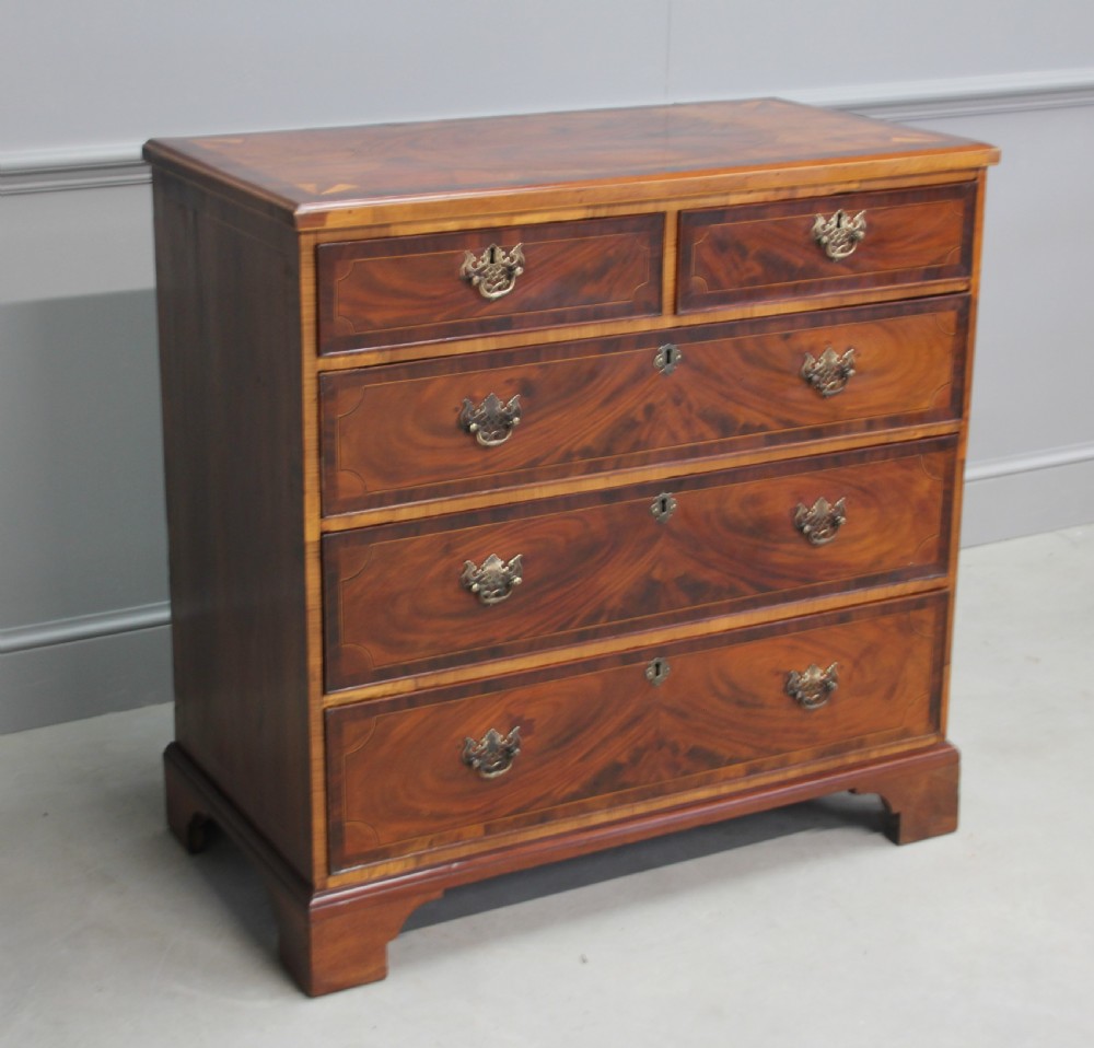A Georgian mahogany chest of drawers  View V