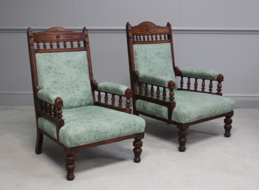 A PAIR OF OAK VICTORIAN 
