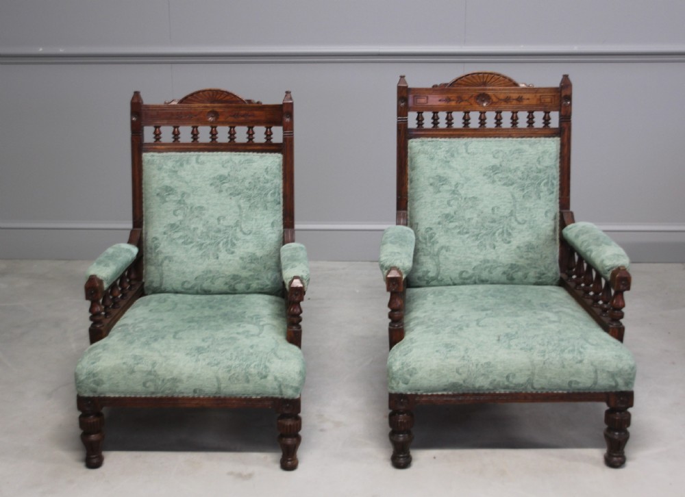 A PAIR OF OAK VICTORIAN 