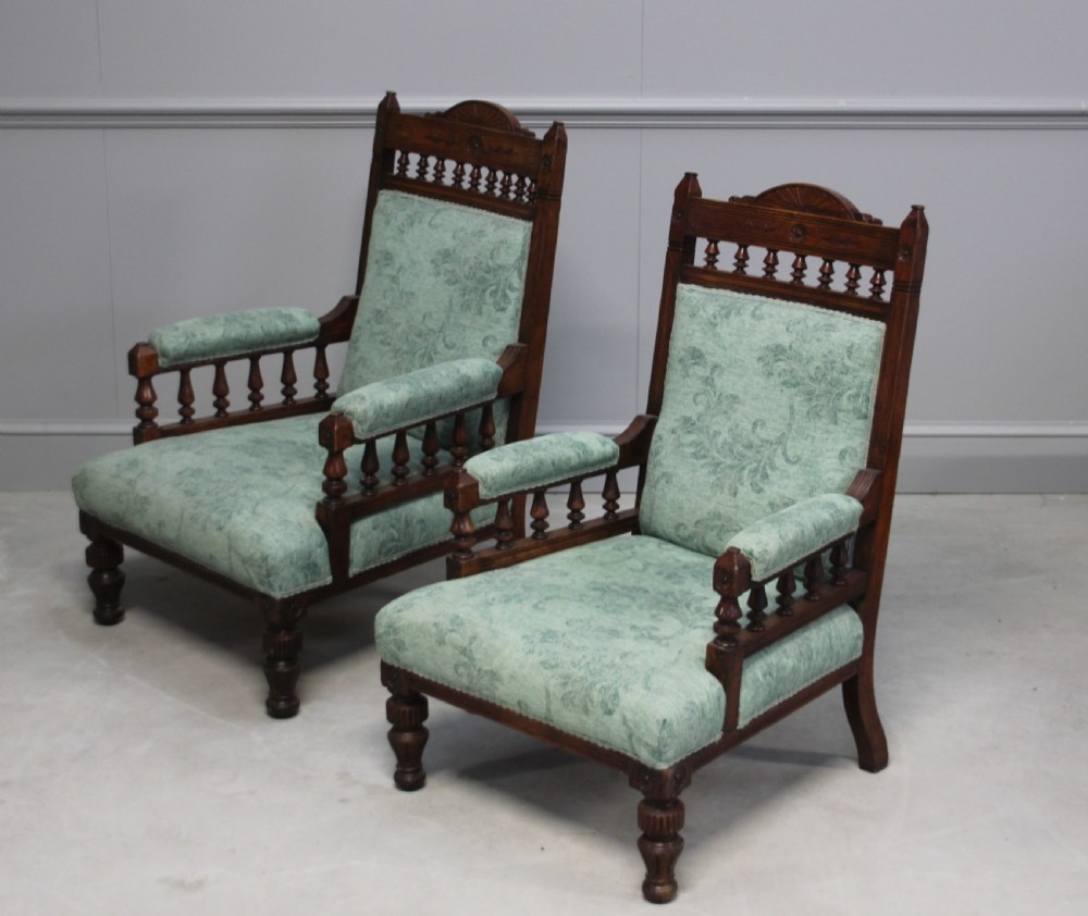 A PAIR OF OAK VICTORIAN 